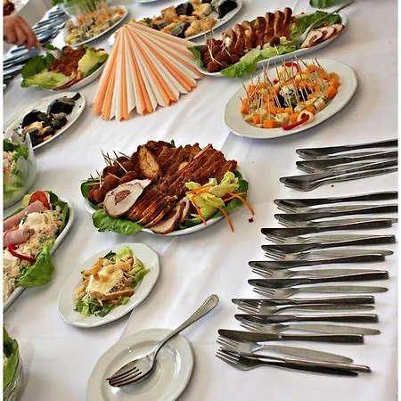 Sztar Etterem 汽车旅馆