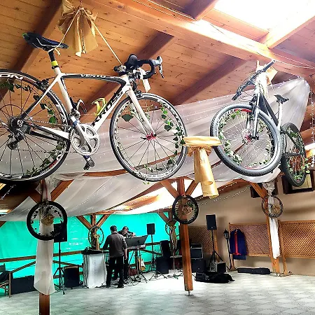 汽车旅馆 Sztar Etterem